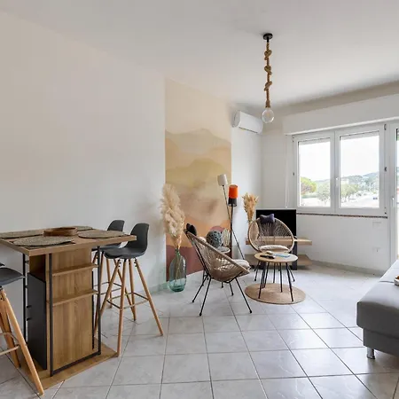 Lejlighed With Air Conditioning And Terrazzo *